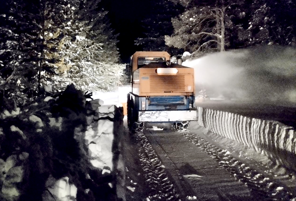 Kars'ın 2 bin 500 rakımlı bölgelerinde karla mücadele çalışması yapılıyor