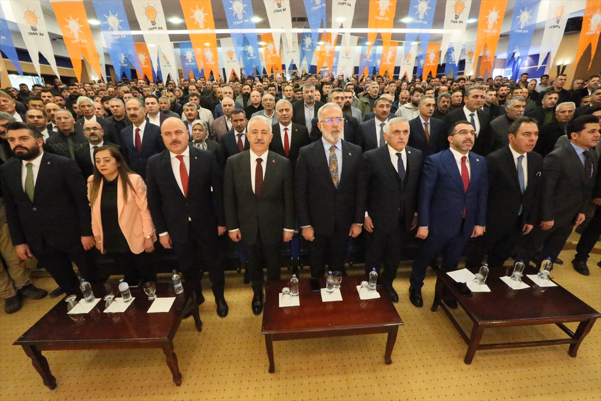 AK Parti'li Yenişehirlioğlu partisinin “Kars Aday Tanıtım Toplantısı”nda konuştu: