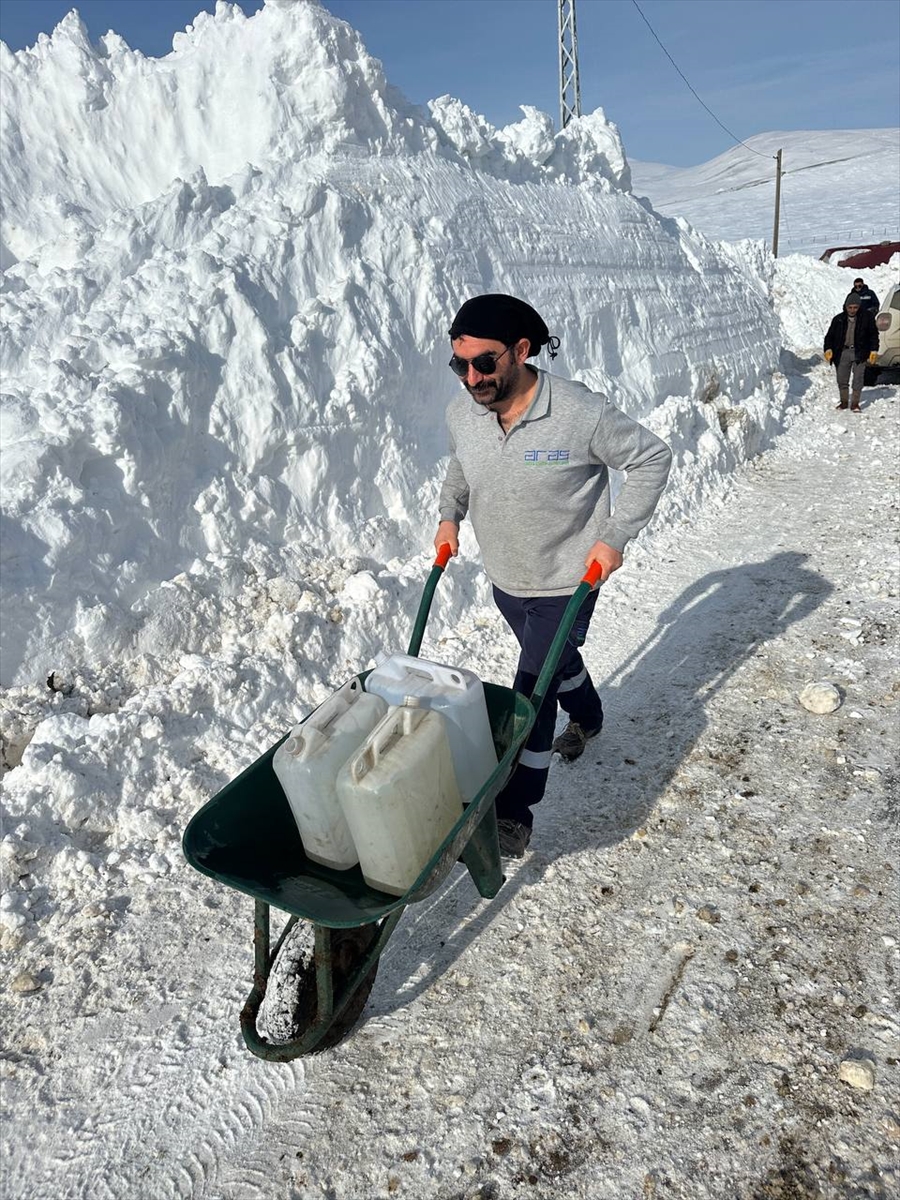 Kars'ta Aras EDAŞ ekiplerinin zorlu kış mesaisi