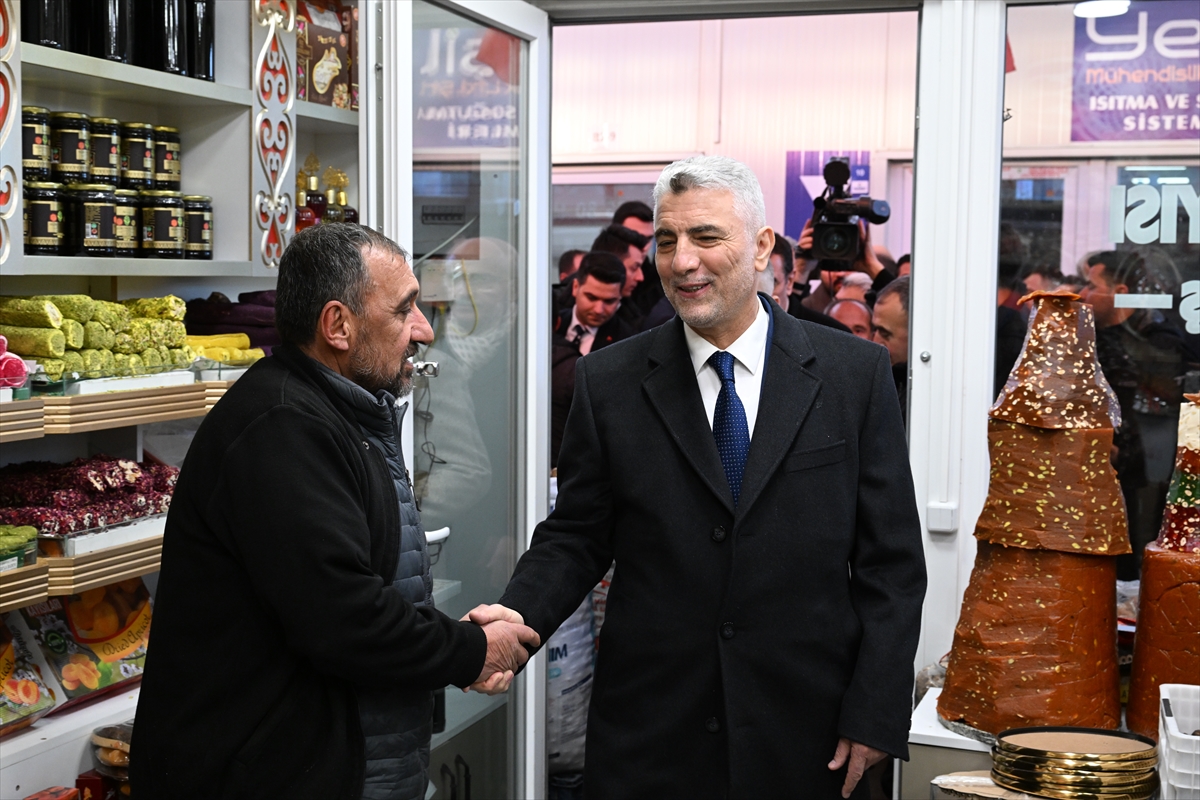 Ticaret Bakanı Ömer Bolat, Malatya'da depremzede esnaf ve vatandaşları ziyaret etti: