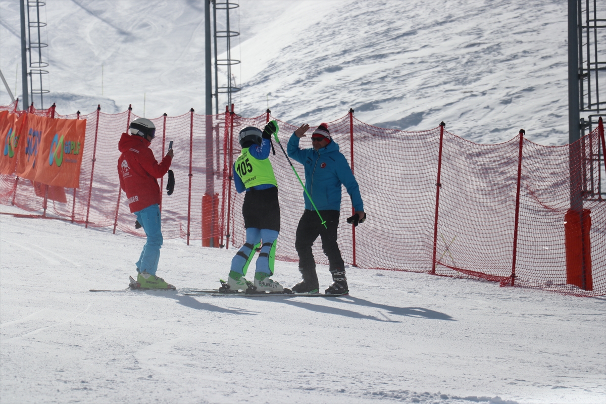 Üniversiteler Arası Türkiye Snowboard ve Alp Disiplini Şampiyonası, Erzurum’da yapıldı