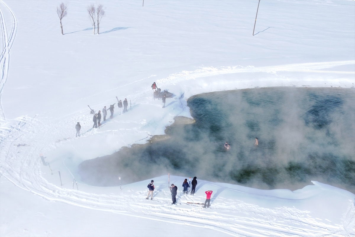 Van'da kayak ve karda termal havuz keyfi bir arada yaşanıyor