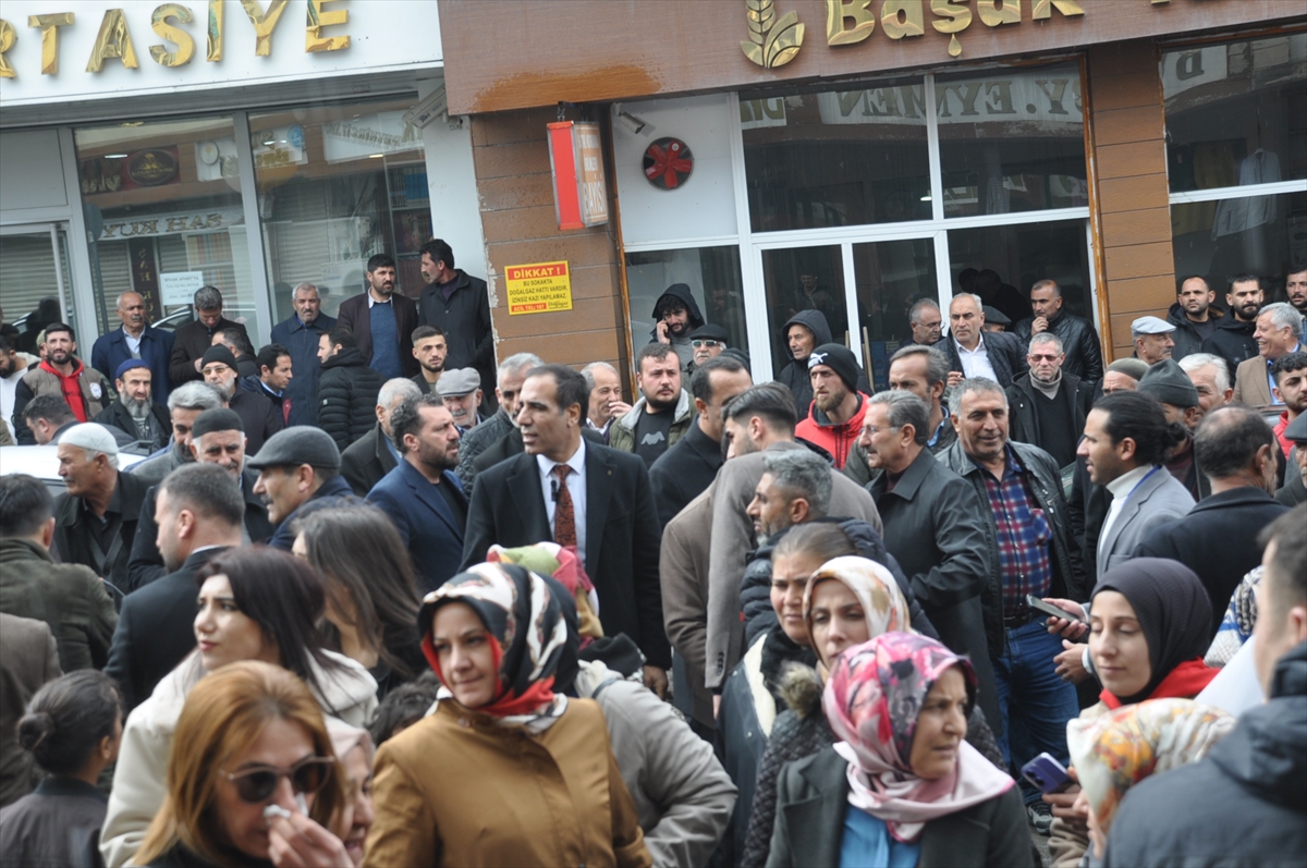 AK Parti heyeti Bulanık'ta vatandaşla buluştu