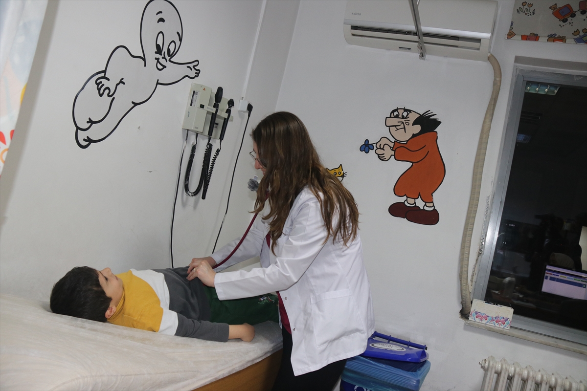 Bitlis Devlet Hastanesi'nde iftar sonrası 5 poliklinikte hizmet veriliyor