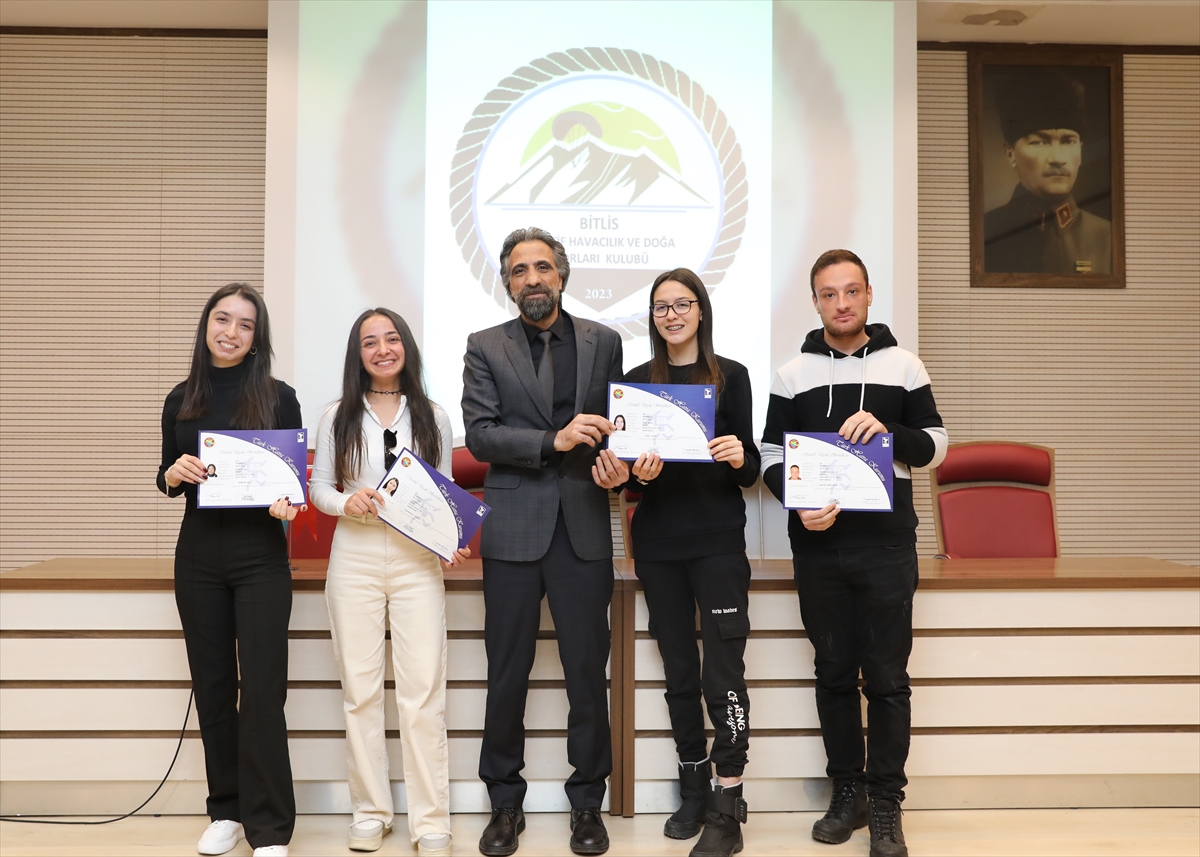 Bitlis'te havacılık eğitimlerine katılan üniversite öğrencilerine sertifika verildi