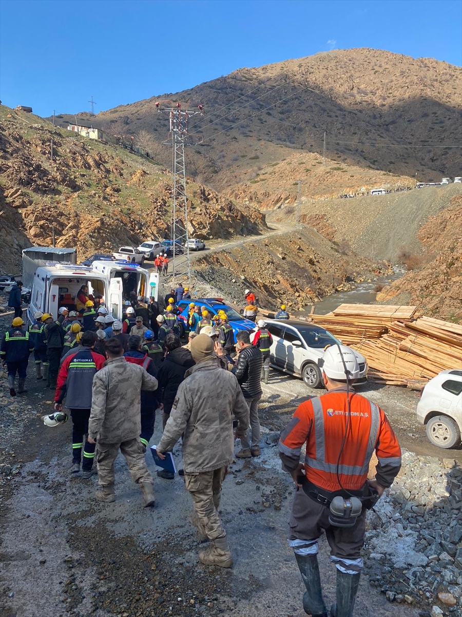Elazığ Palu'da maden ocağında meydana gelen göçükte 2 işçi yaralandı