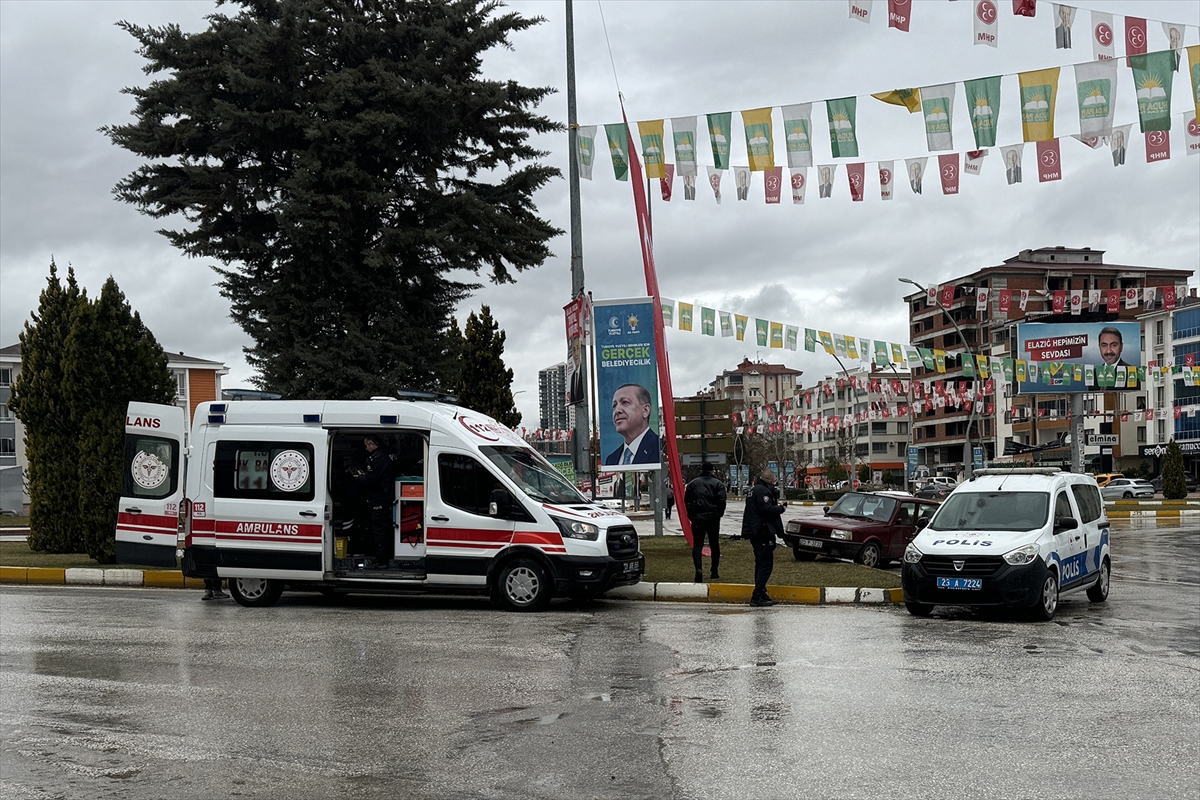 Elazığ'da 2 otomobil çarpıştı, 4 kişi yaralandı