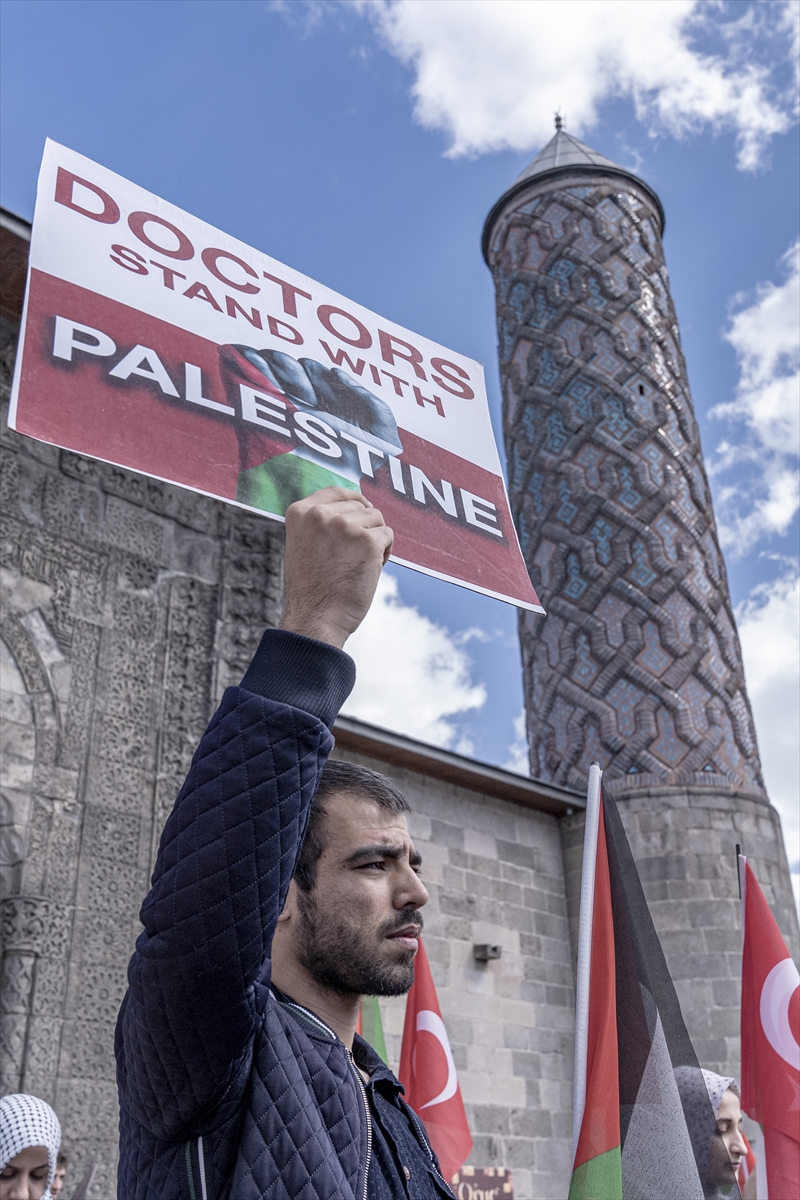 Erzurum'da sağlık çalışanları Filistin için “sessiz yürüyüş” yaptı