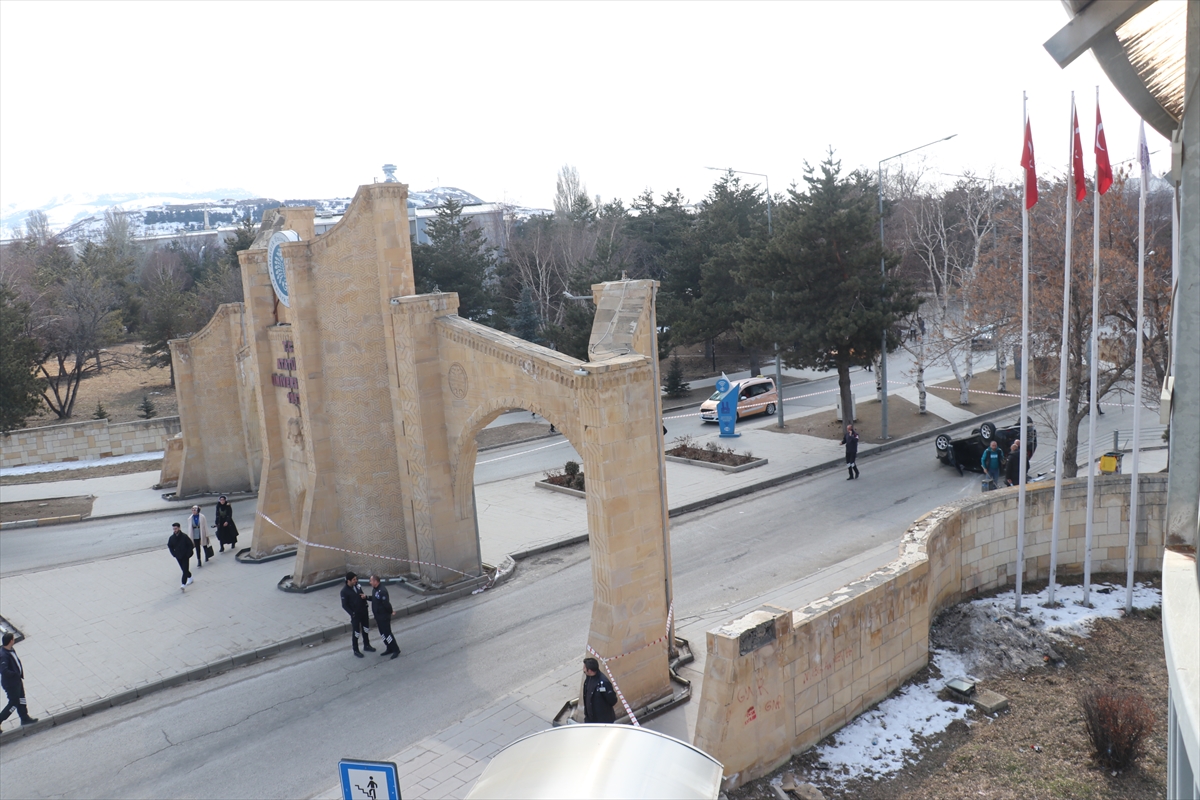Erzurum'da takla atan otomobilin sürücüsü, kazayı yara almadan atlattı