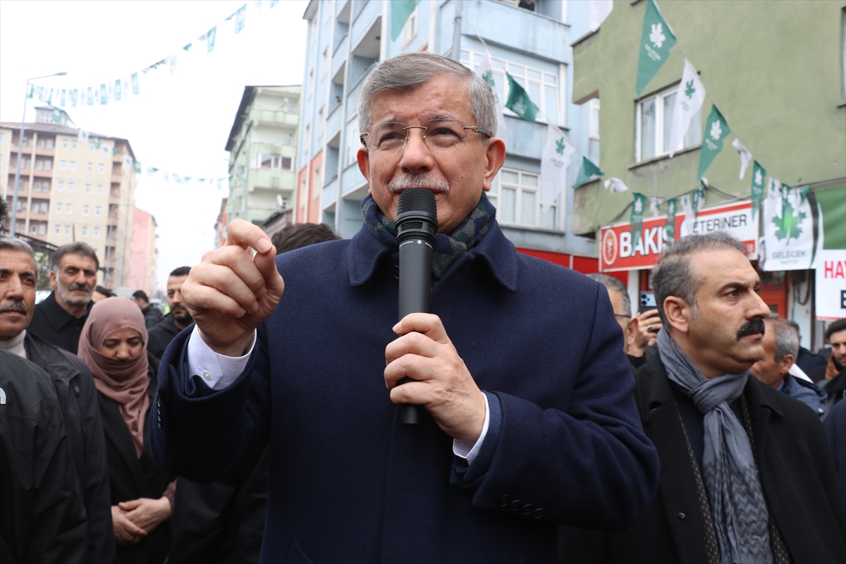 Gelecek Partisi Genel Başkanı Davutoğlu, Ağrı'da ziyaretlerde bulundu