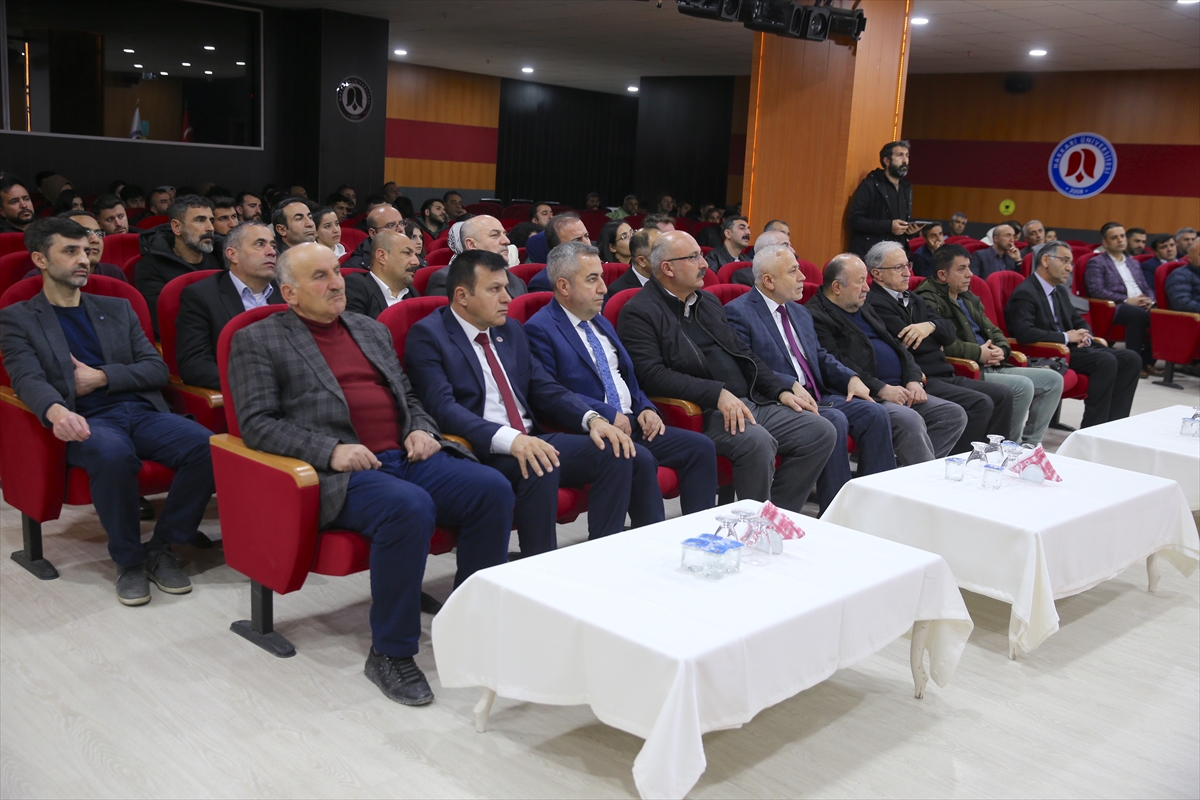 Hakkari'de “Faylar Üzerinde Yaşayan Kent: Hakkari” konulu konferans düzenlendi