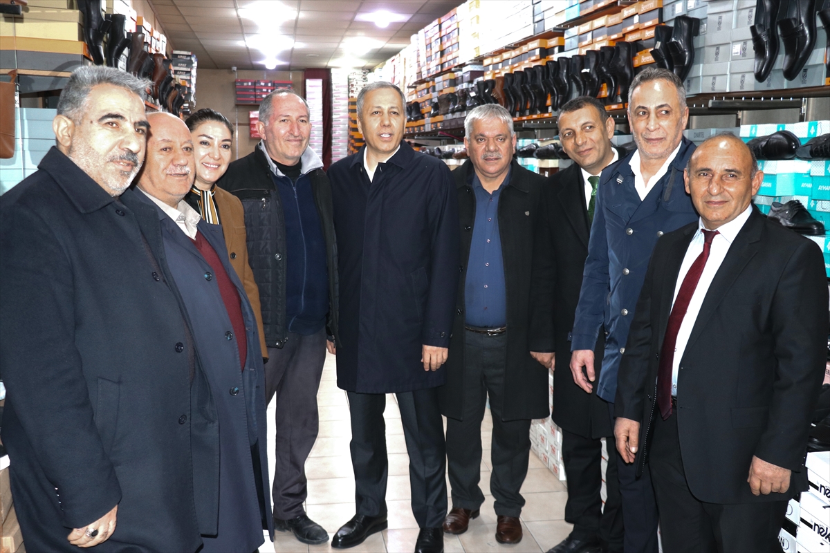 İçişleri Bakanı Yerlikaya, Ağrı'da esnafı ziyaret etti