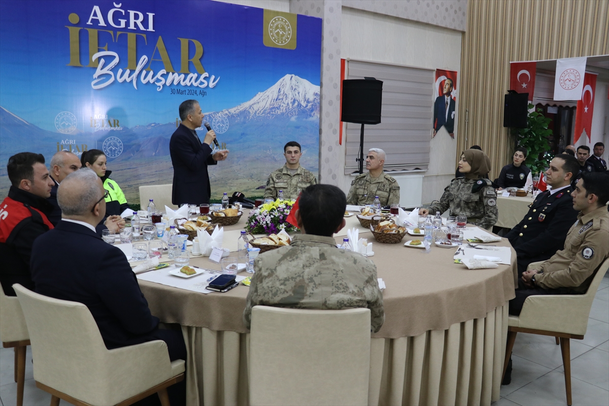 İçişleri Bakanı Yerlikaya, Ağrı'da iftar programında konuştu: