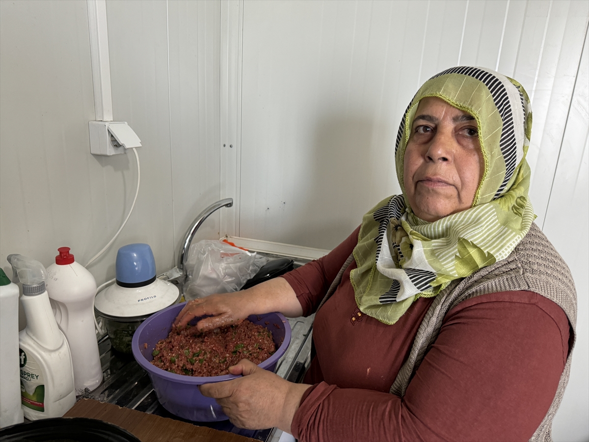 Kahramanmaraş merkezli depremlerin etkilediği Malatya ve Adıyaman'da ilk iftar