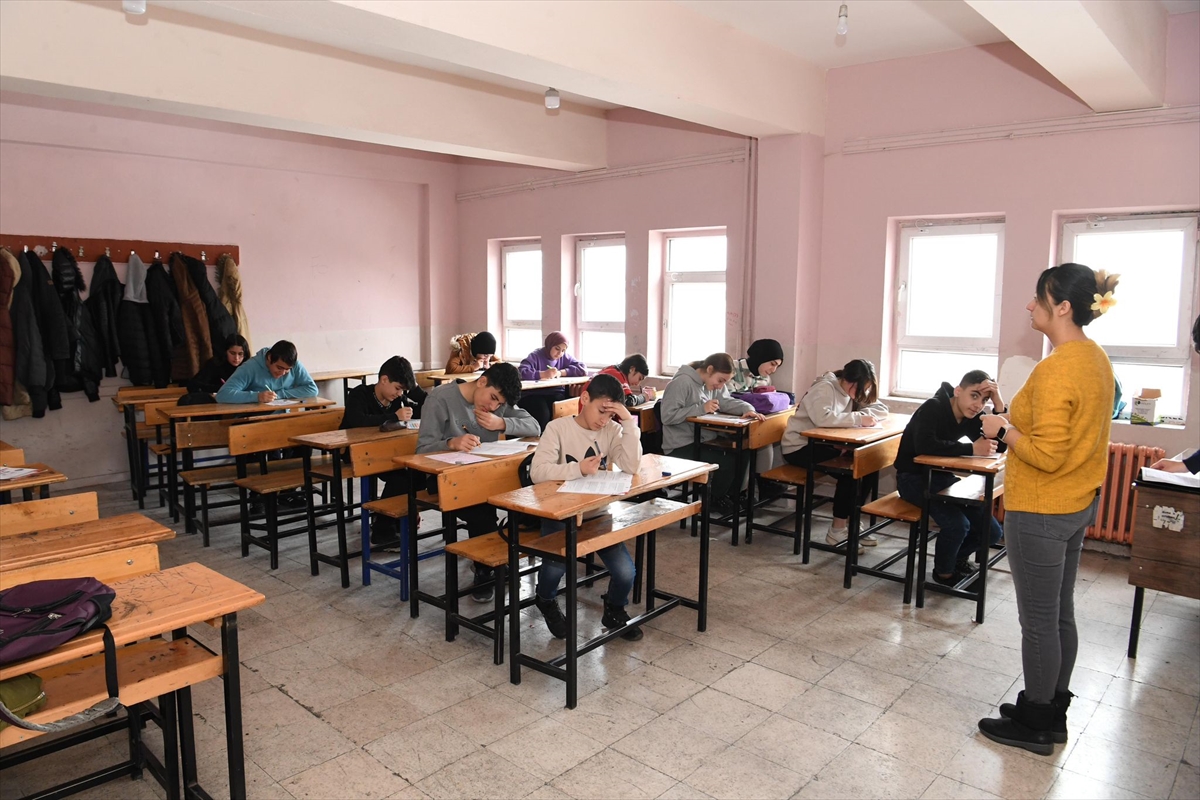 Muş Belediyesinden LGS sınavına hazırlanan öğrencilere destek