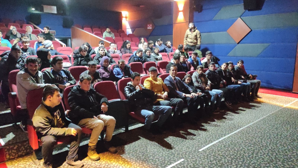 Muş Belediyesinden “özel çocuklara” sinema etkinliği