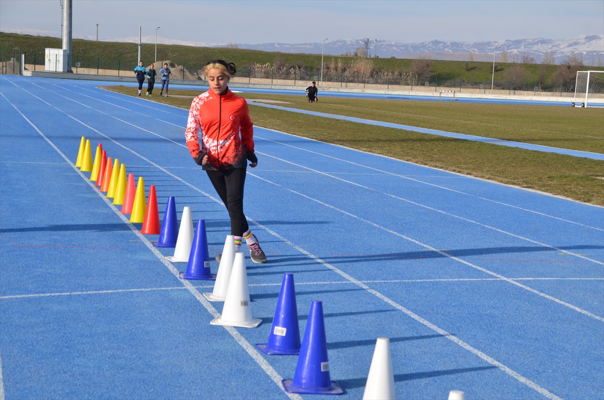 Muşlu kız sporcu Türkiye Yürüyüş Şampiyonası için çalışmalarını sürdürüyor