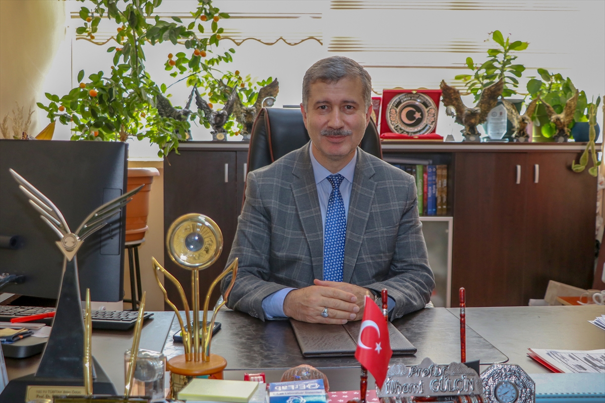 Prof. Dr. İlhami Gülçin uluslararası ödüllerini KAAN, İHA ve SİHA mühendislerine adadı