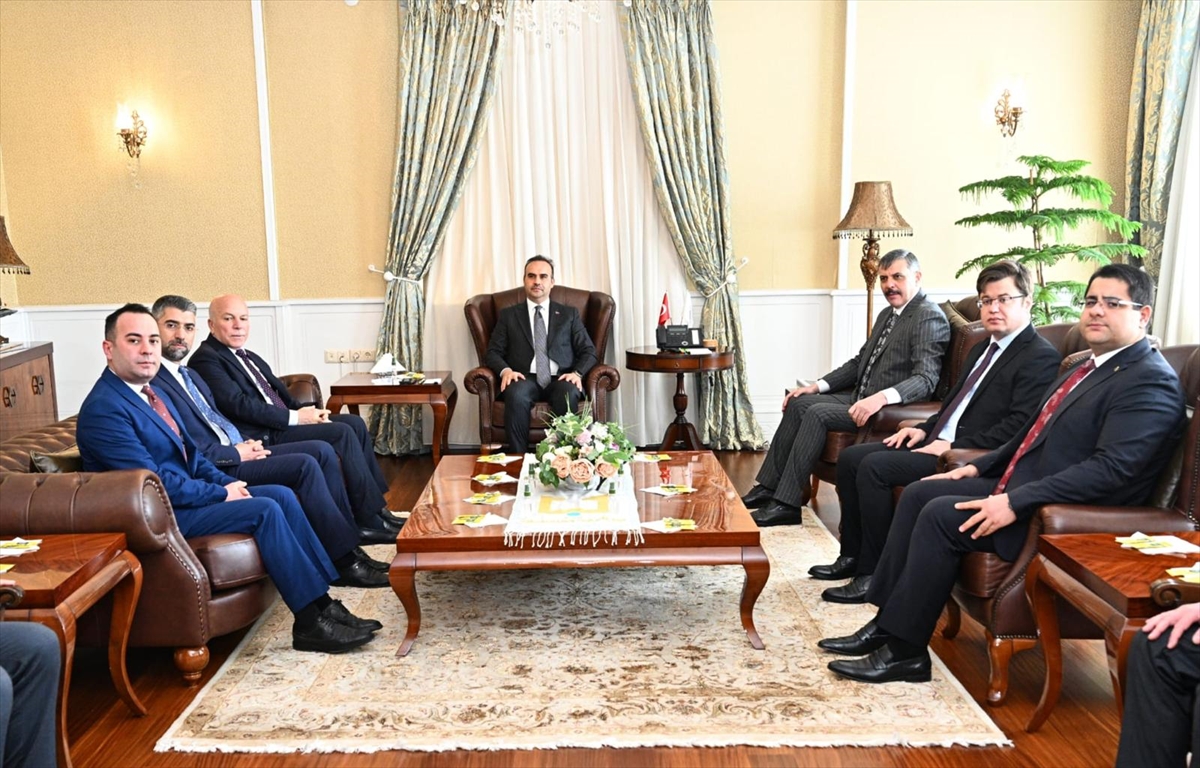 Sanayi ve Teknoloji Bakanı Kacır, Erzurum'da ziyaretlerde bulundu