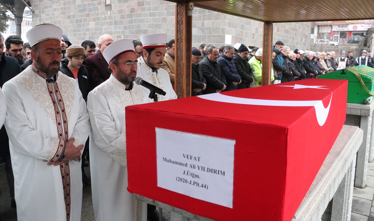 Siirt'te motosiklet kazasında hayatını kaybeden üsteğmen Yıldırım, Erzurum'da toprağa verildi
