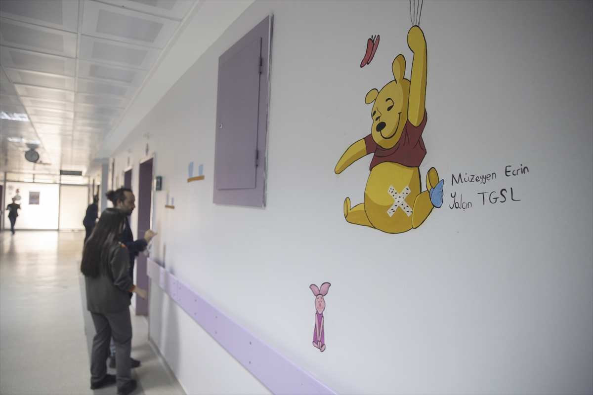 Tunceli'de hastane duvarları lise öğrencilerinin tuvali oldu