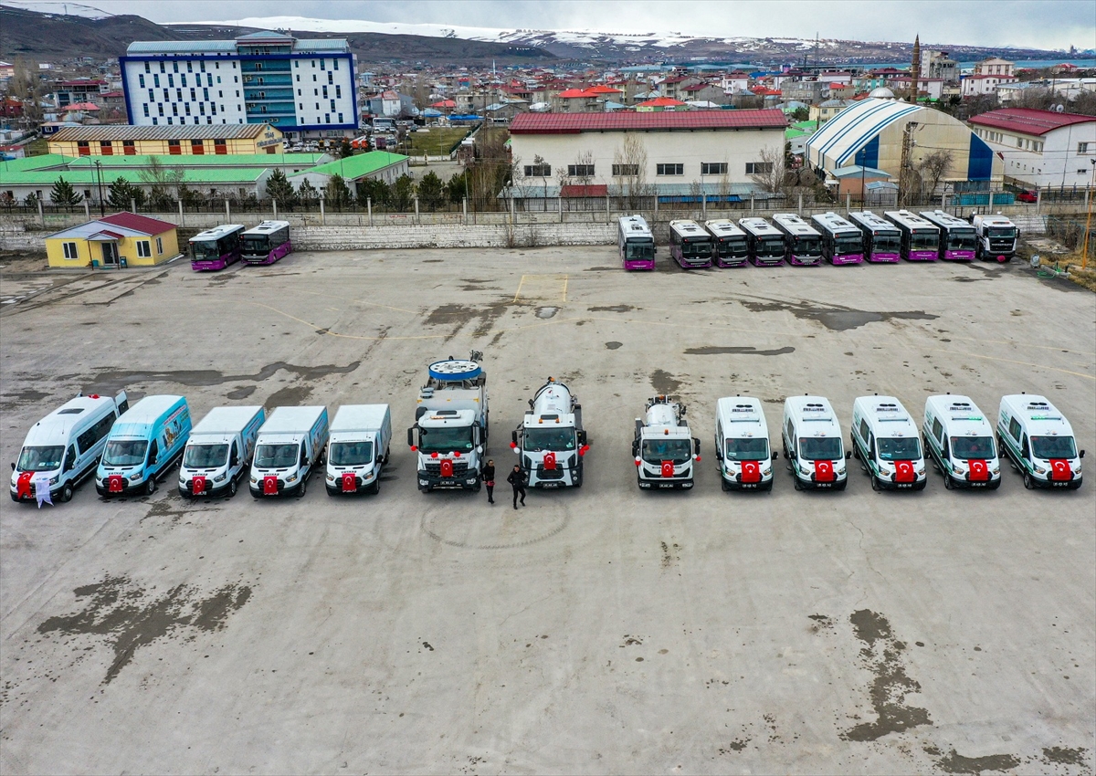 Van Büyükşehir Belediyesi araç filosunu genişletti