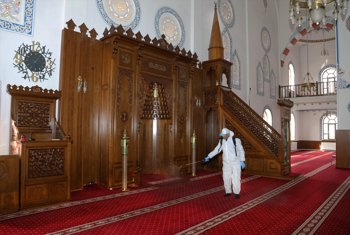 Van'da ramazan öncesi camiler temizlendi