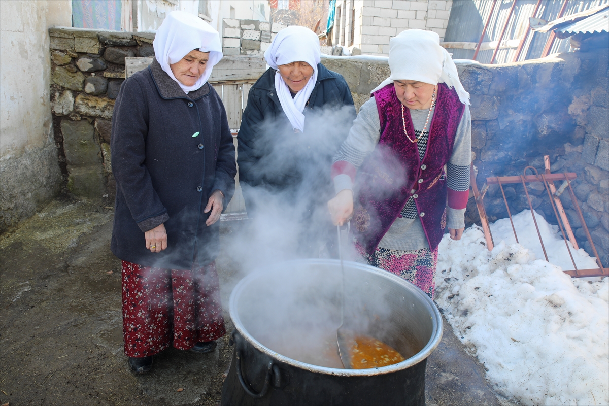 Van'daki Kırgız Türkleri ramazan boyunca aynı sofrada iftar yapıyor