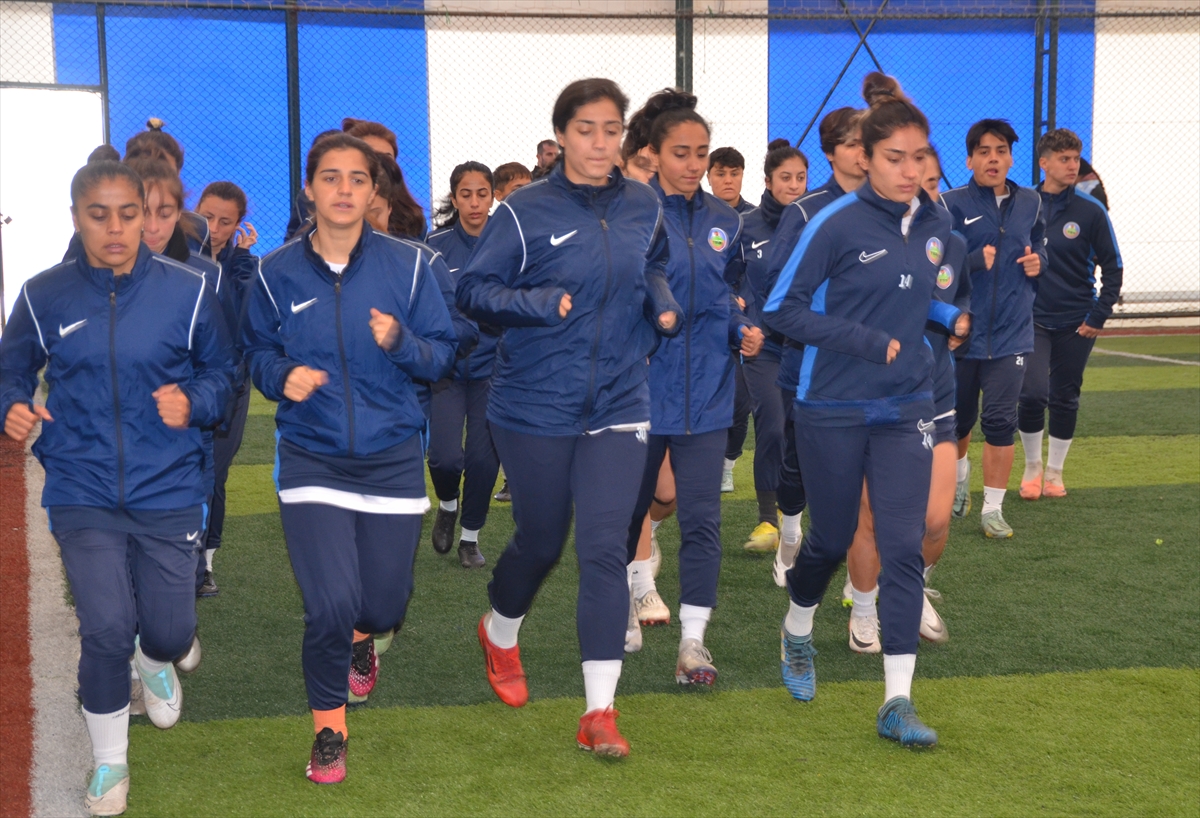 Yüksekova Belediyespor, play-off maçlarına üst lig hedefiyle hazırlanıyor