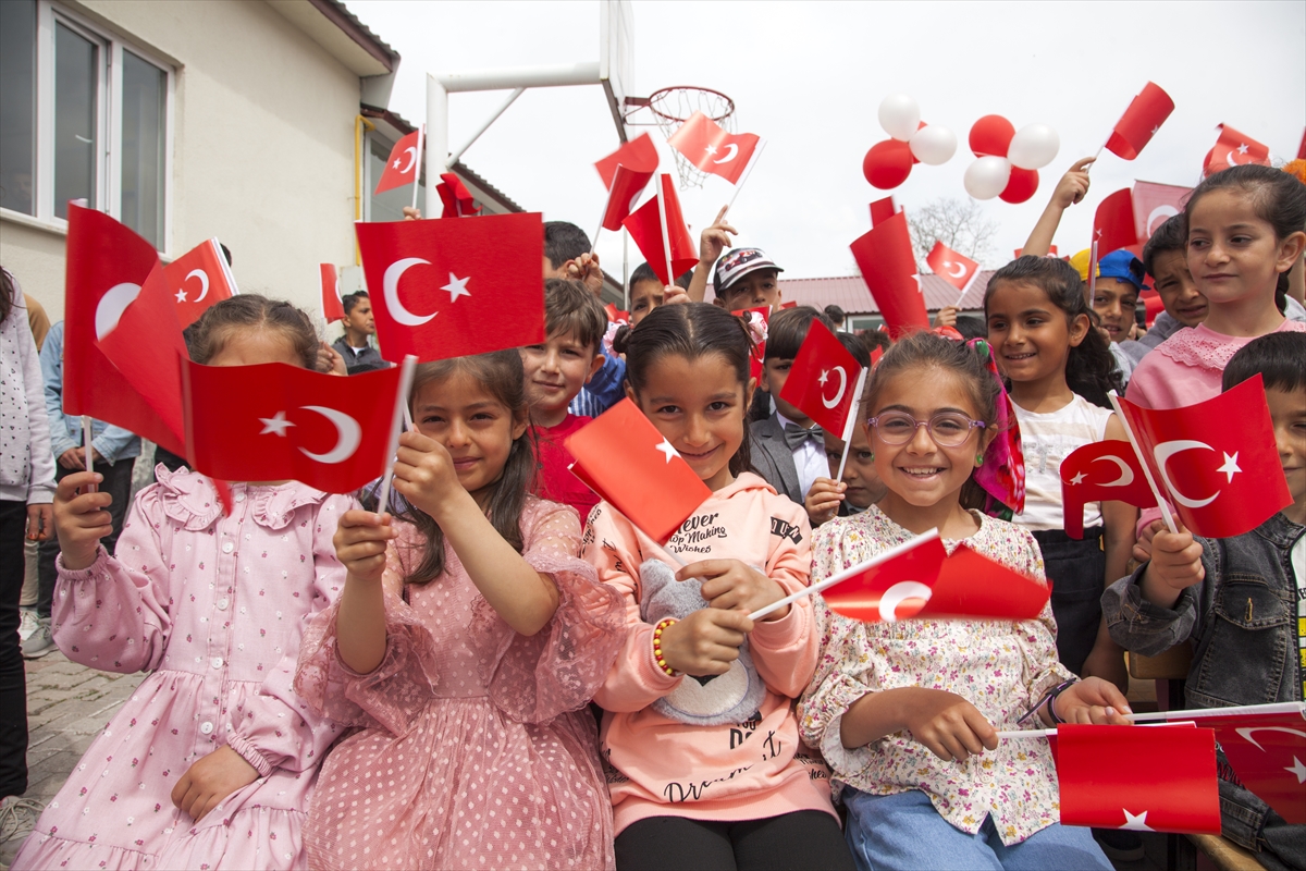 Ahlat'ta 23 Nisan Ulusal Egemenlik ve Çocuk Bayramı kutlandı