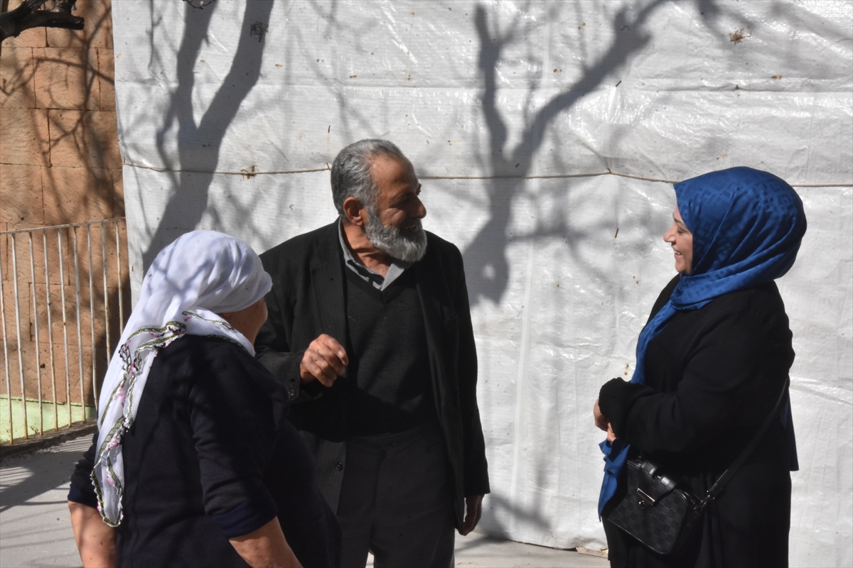 Bitlis'te 6 erkek takibini geride bırakan kadın muhtar, mahallenin sorunlarına odaklandı