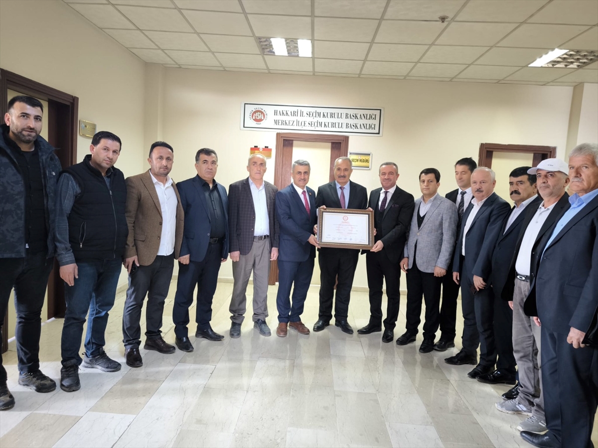 Durankaya Belde Belediye Başkanı Demirci, mazbatasını aldı