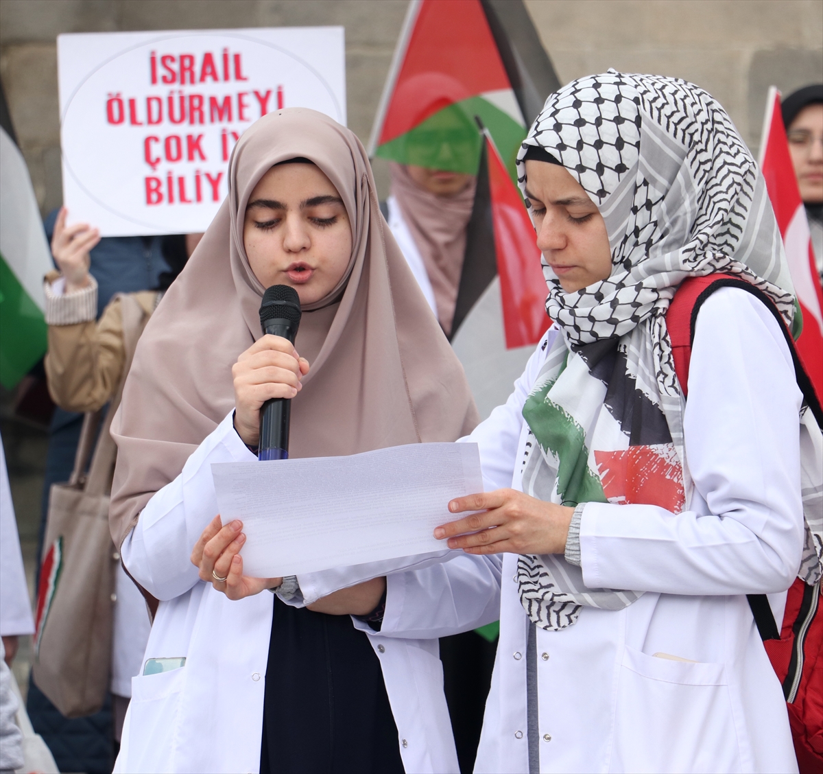 Erzurum'da sağlıkçılar Gazze için “sessiz” yürüyüşlerini sürdürdü