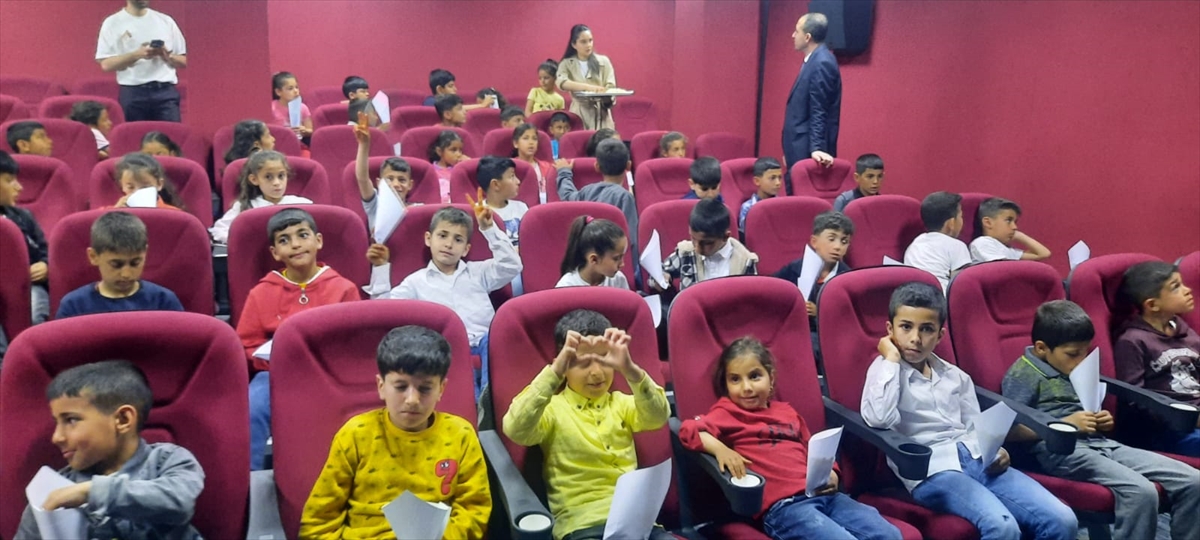 Güroymak'ta çocuklar sinemayla buluşturuldu