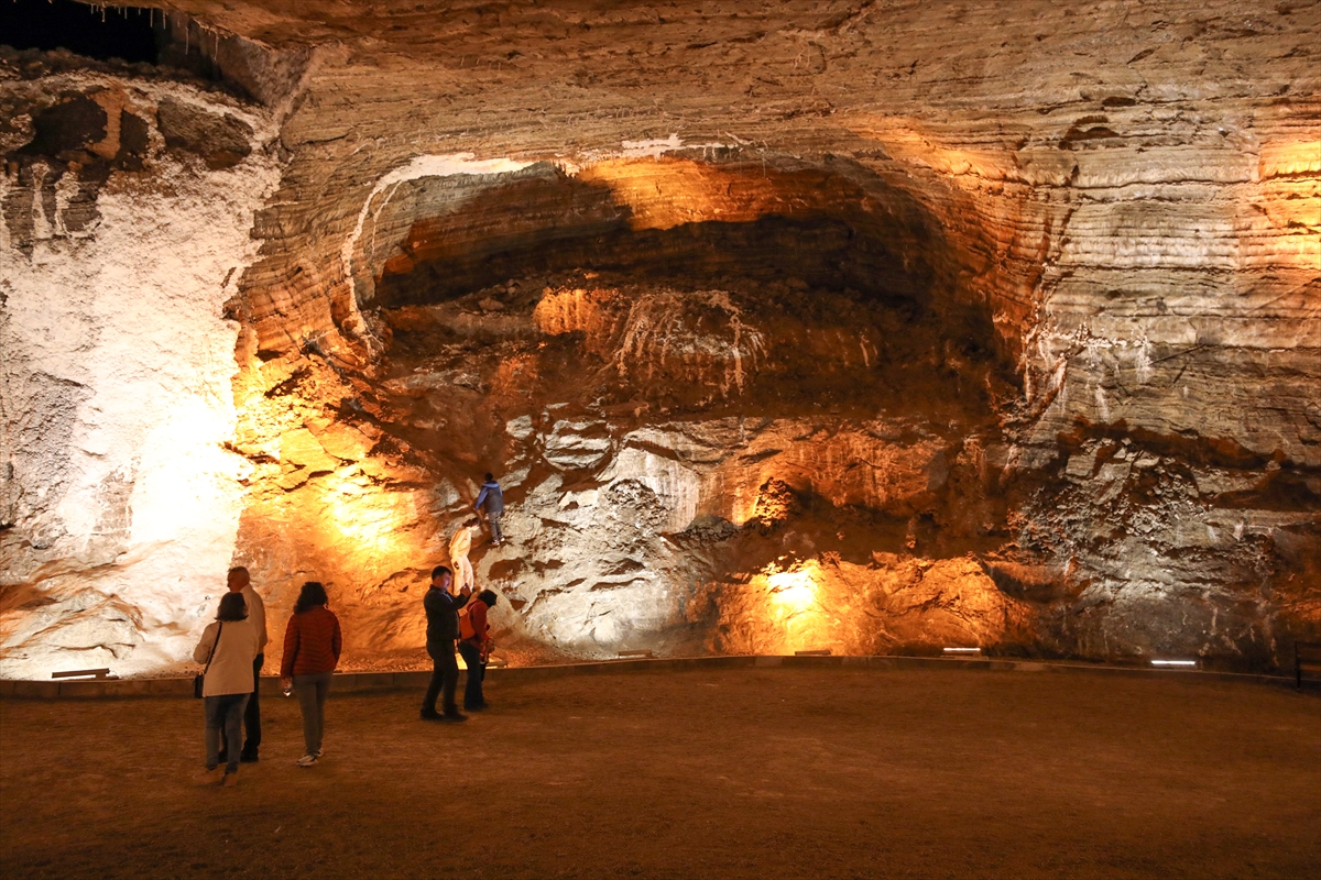 Iğdır’daki tuz mağaraları bayram tatilinde 10 bin ziyaretçi ağırladı