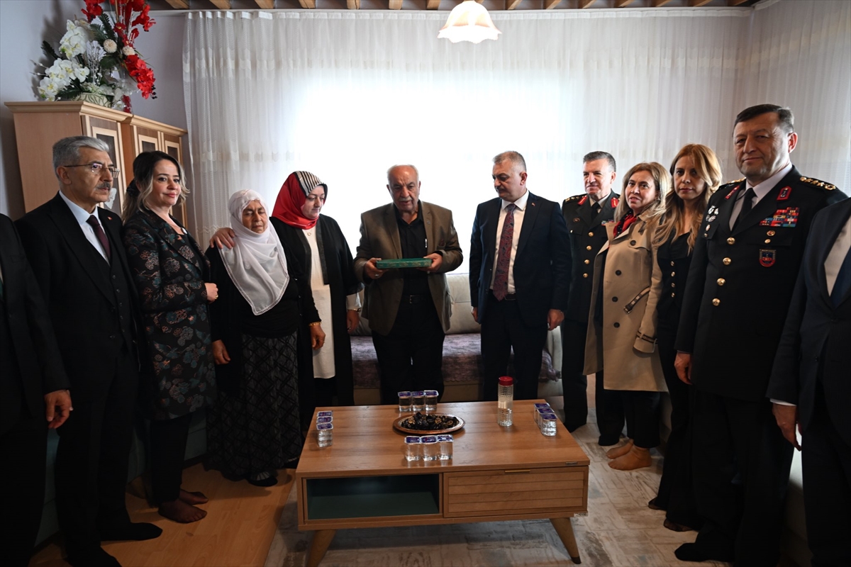 Malatya Valisi Yazıcı'dan şehit ailelerine bayram ziyareti