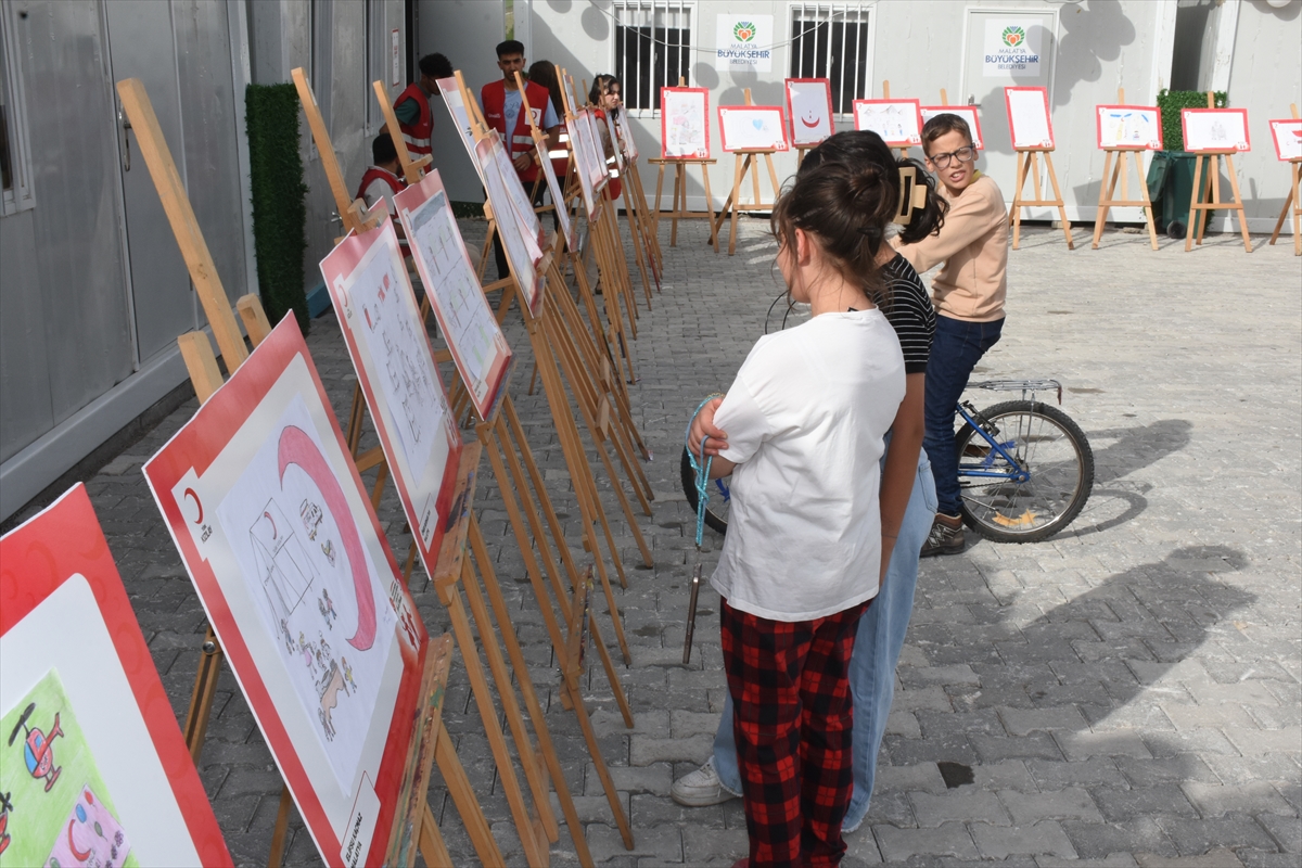 Malatya'da depremzede çocuklar Türk Kızılay ile 23 Nisan'ı kutladı