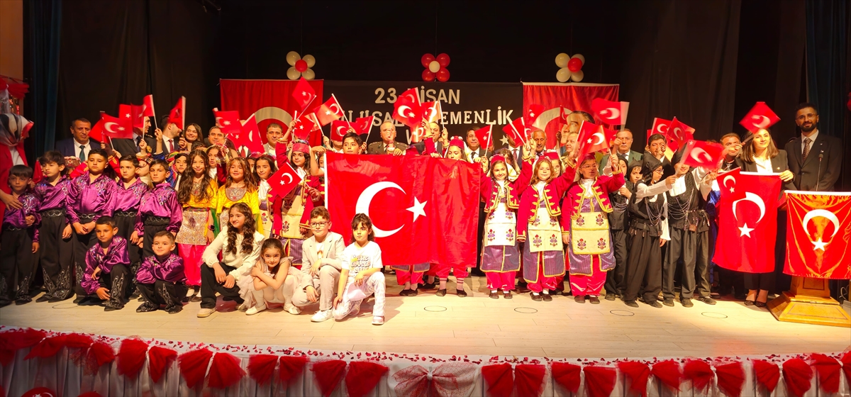 Tatvan'da 23 Nisan Ulusal Egemenlik ve Çocuk Bayramı kutlandı