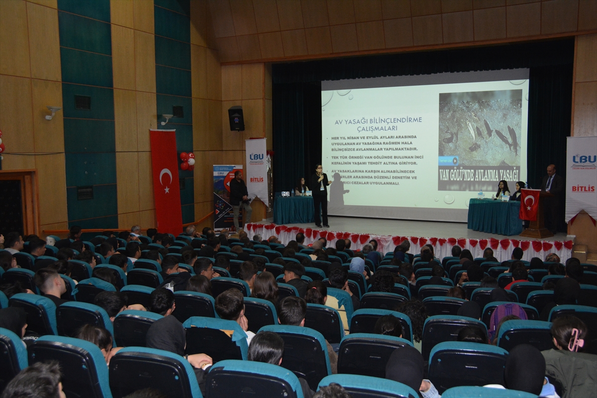 Tatvan'da “Sosyal sorumluluk ve toplum hizmeti” semineri yapıldı