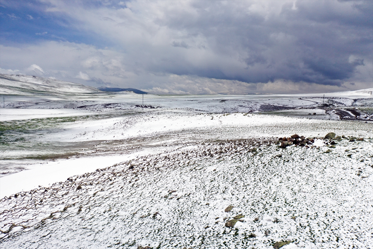 Ağrı, Kars ve Erzincan'ın yüksek kesimleri yeniden karla kaplandı