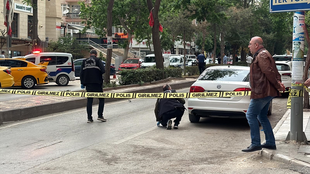 Elazığ'da iki grup arasındaki silahlı kavgada, yoldan geçen 1 kadın yaralandı