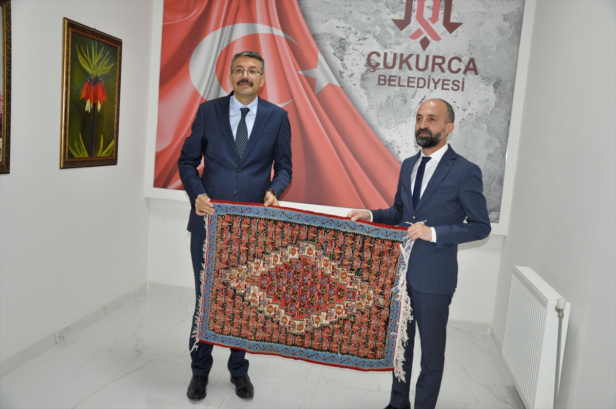 Hakkari Valisi Çelik'ten Çukurca Belediye Başkanı Demir'e ziyaret