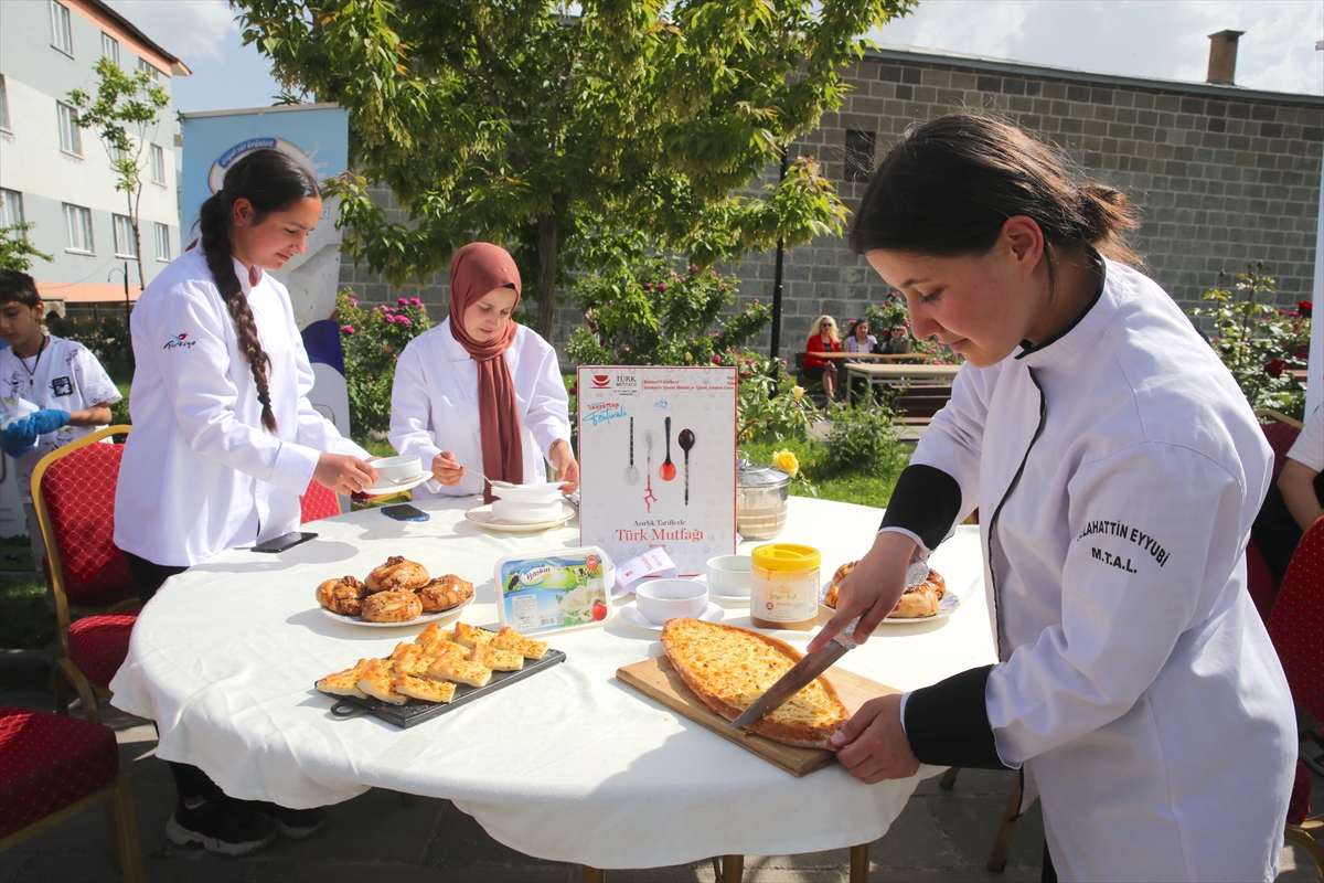 Hakkari'de “Yöresel Lezzetler Festivali” düzenlendi