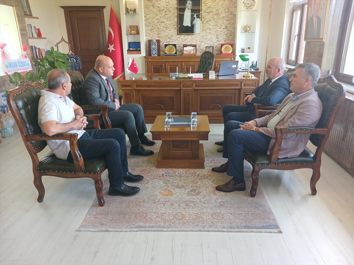 Kale Belediye Başkanı Özbay, Kaymakam Vekili Denli'yi ziyaret etti