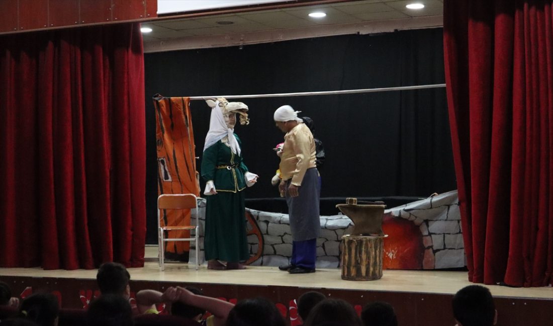 Nahçıvan Devlet Tiyatrosu, Iğdır’ın unutulmuş masallarını sahneledi