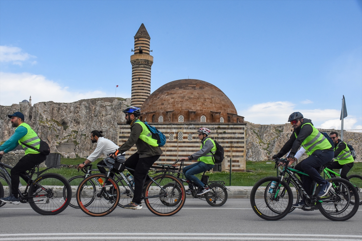 Van ve Hakkari'de “11. Yeşilay Bisiklet Turu” düzenlendi