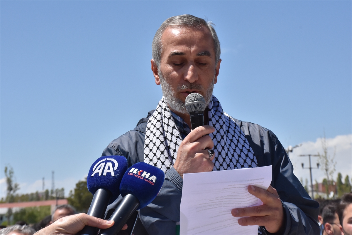Van'da akademisyen ve öğrenciler Filistin için “sessiz yürüyüş” yaptı