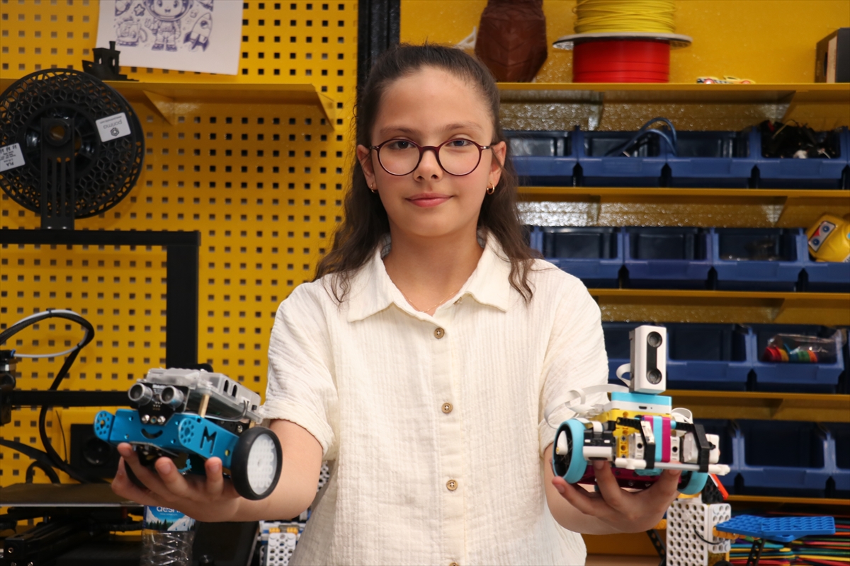 Bilim Erzurum'un 10 yaşındaki yazılımcısı Minel yeteneğiyle dikkati çekiyor