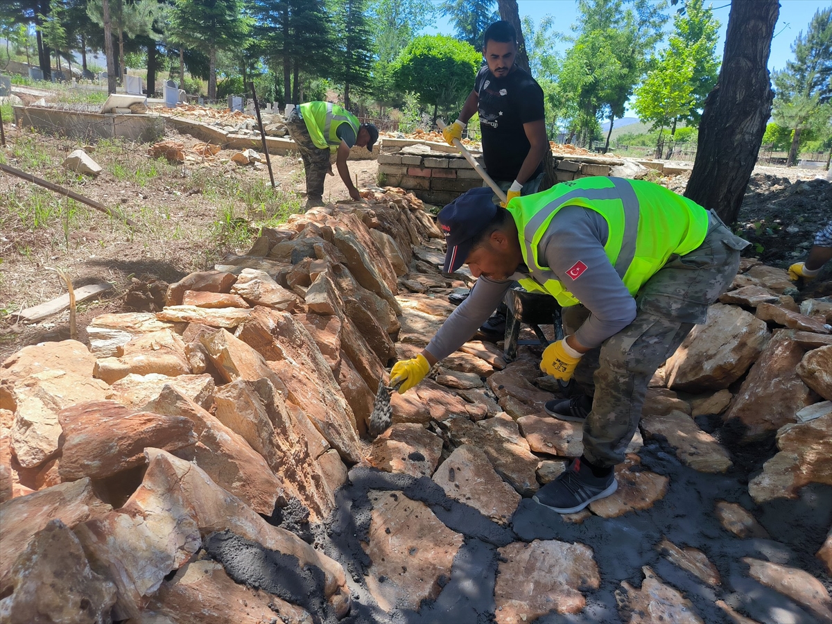 Doğanşehir Belediyesi temizlik ve onarım çalışmalarını sürdürüyor