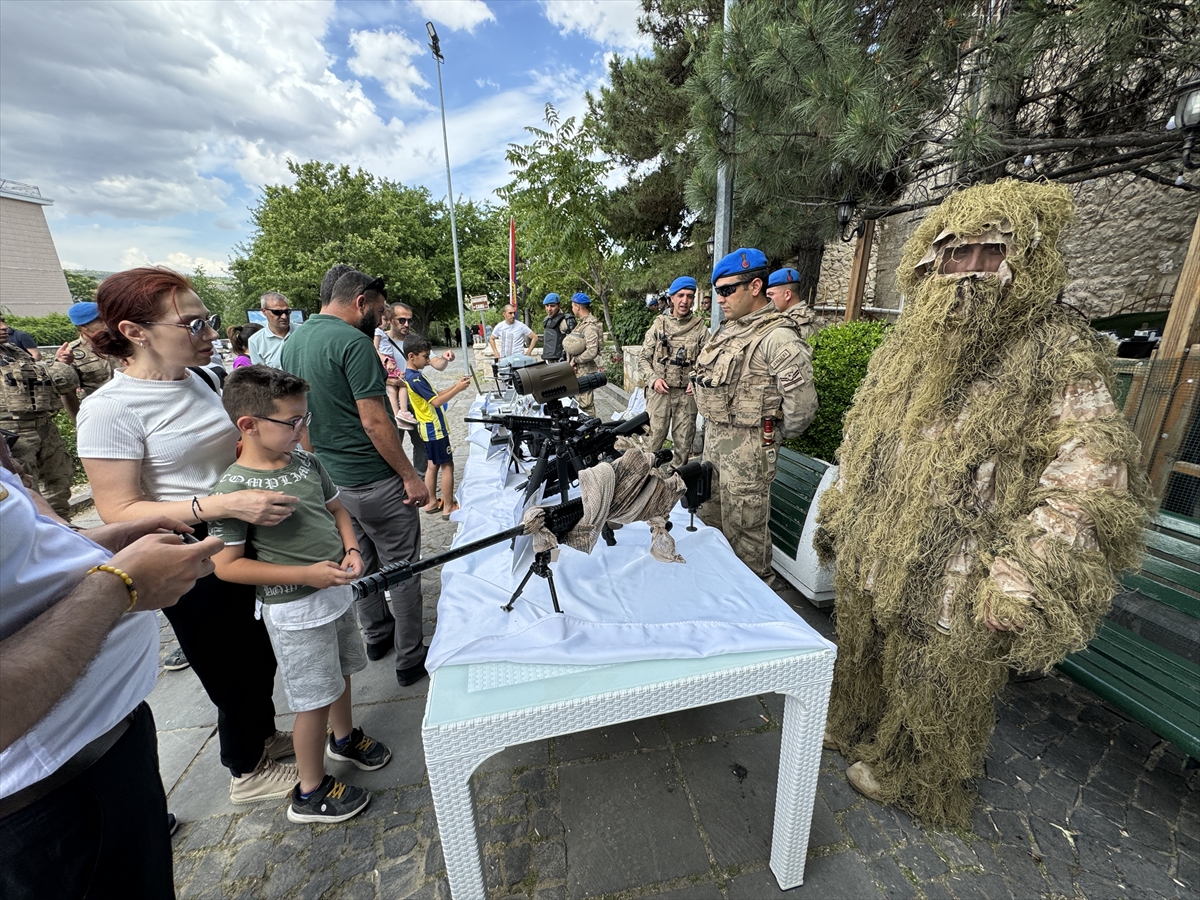 Elazığ'da Jandarma Teşkilatının kuruluş yıl dönümüne özel uçurtma şenliği düzenlendi